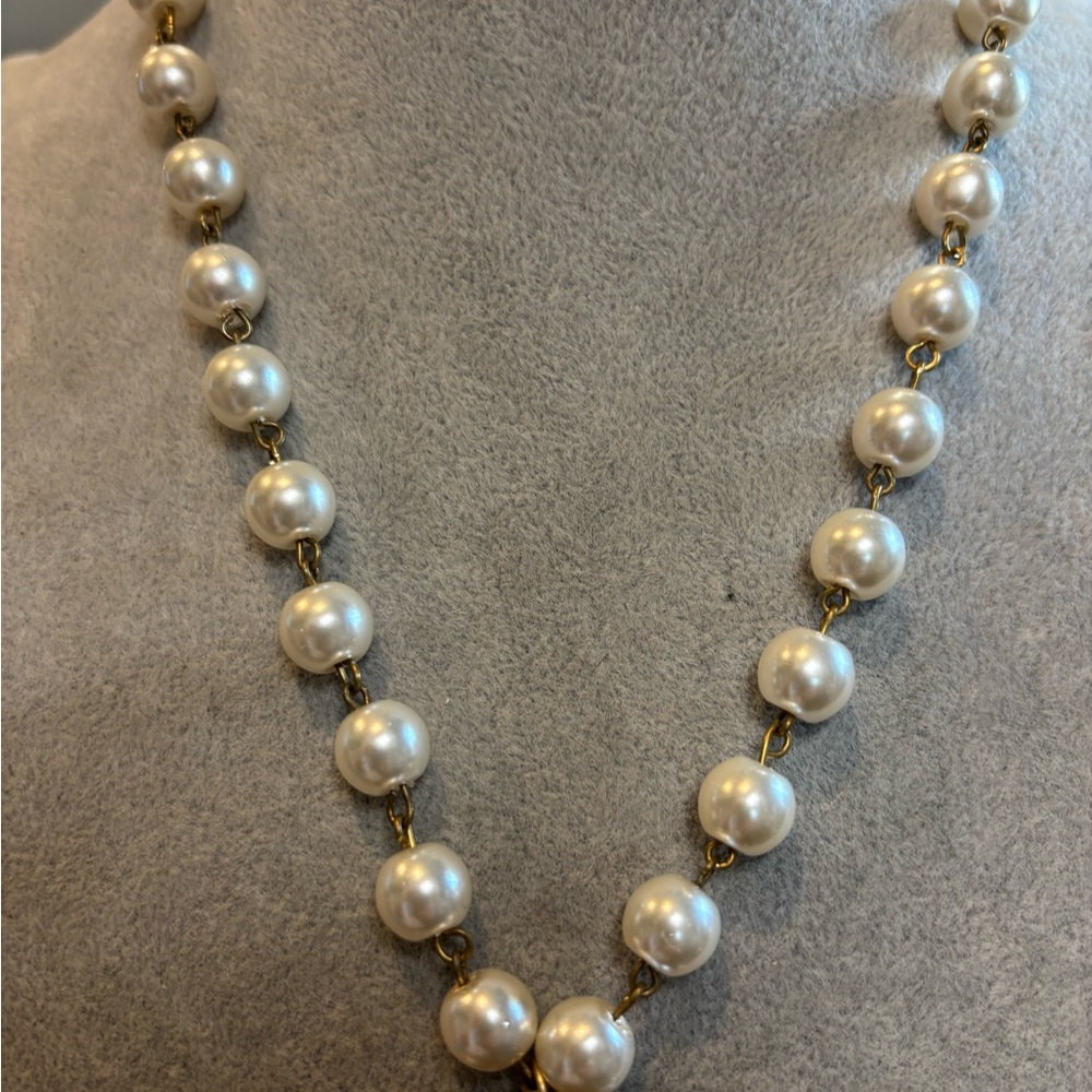 Classic faux Pearl Necklace with hand painted heart and wings pendant!